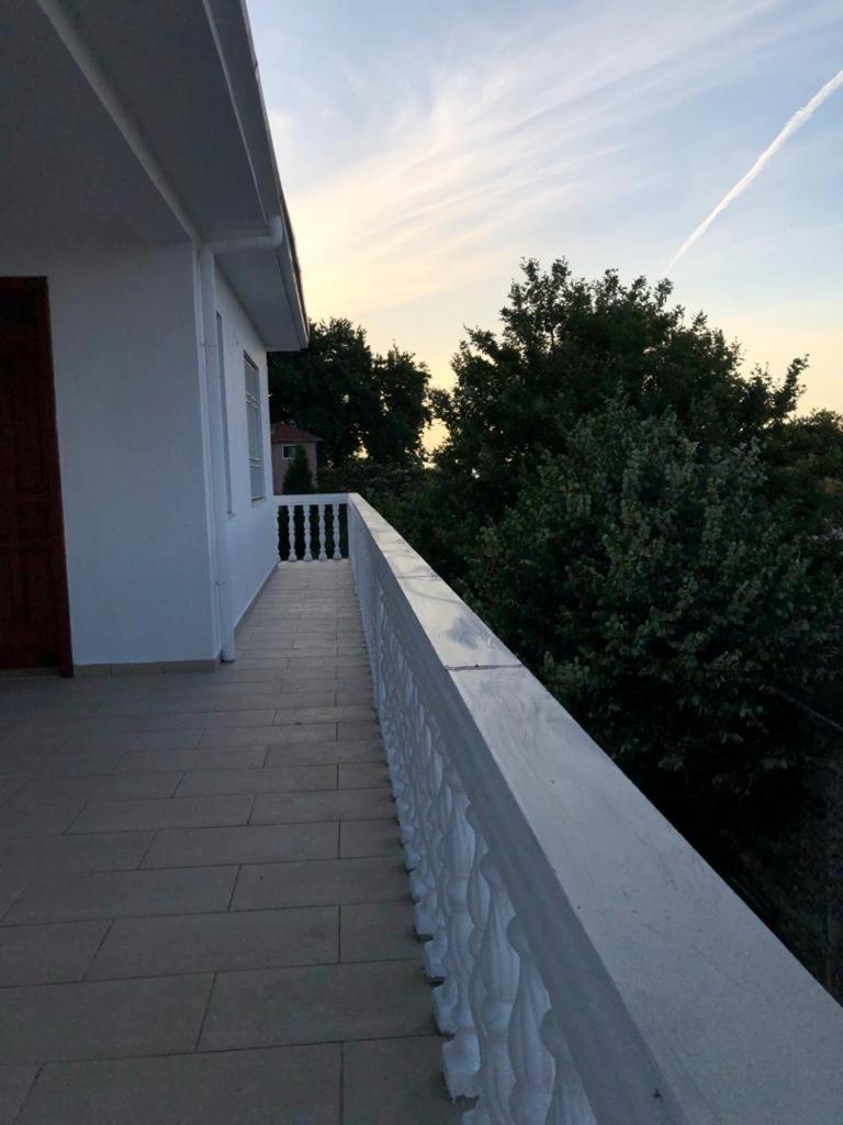 Hotel Shkodra Lake Shiroka Exterior photo